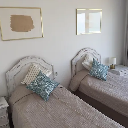 Beachfront Penthouse - El Mirador De Bermuda Beach Apartment
