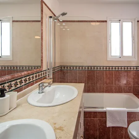 Beachfront Penthouse - El Mirador De Bermuda