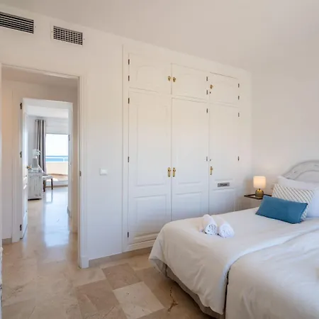 Beachfront Penthouse - El Mirador De Bermuda *